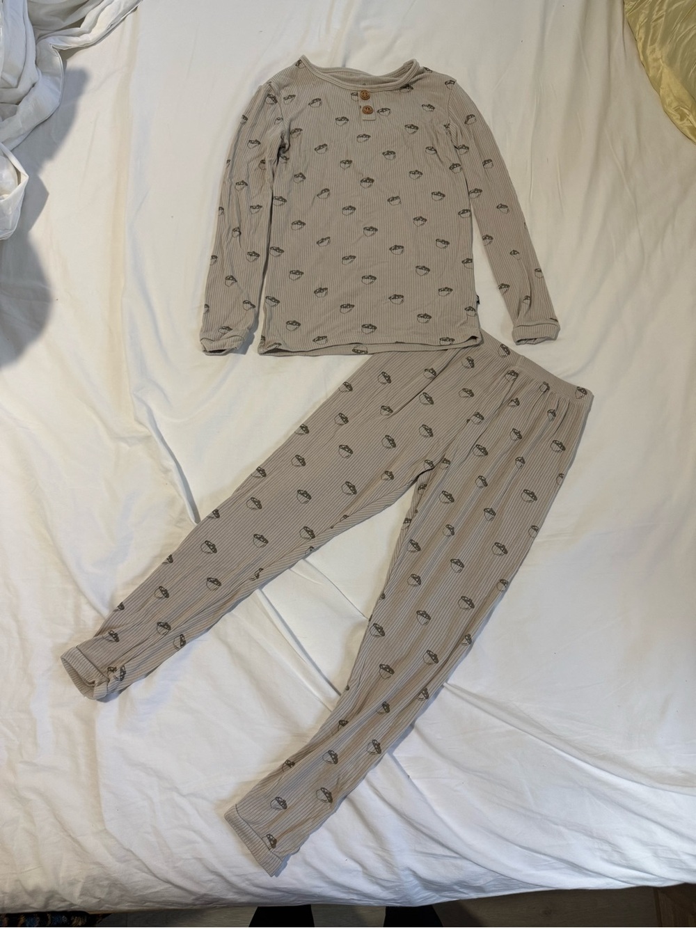 Kyte BABY Beige Ribbed Two-Piece Pajama Set with Small Print